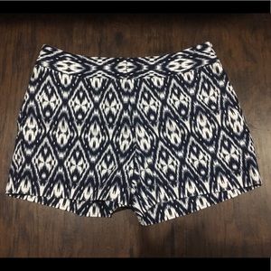 Cremieux Navy Blue & White Ikat Print Shorts 10